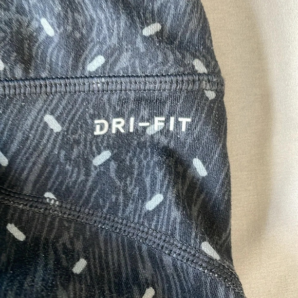 Nike Dri-Fit black with white leggings with reflectors size xs - Picture 9 of 12